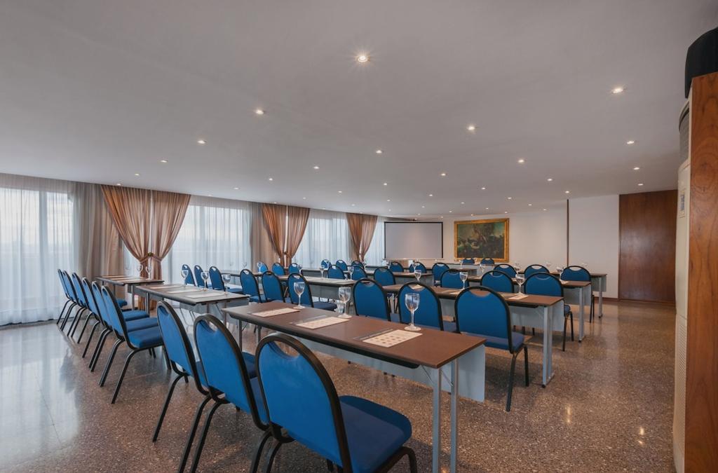 Semana Santa en Reus con posibilidad de Port Aventura y ferrari land - Hotel Gaudi