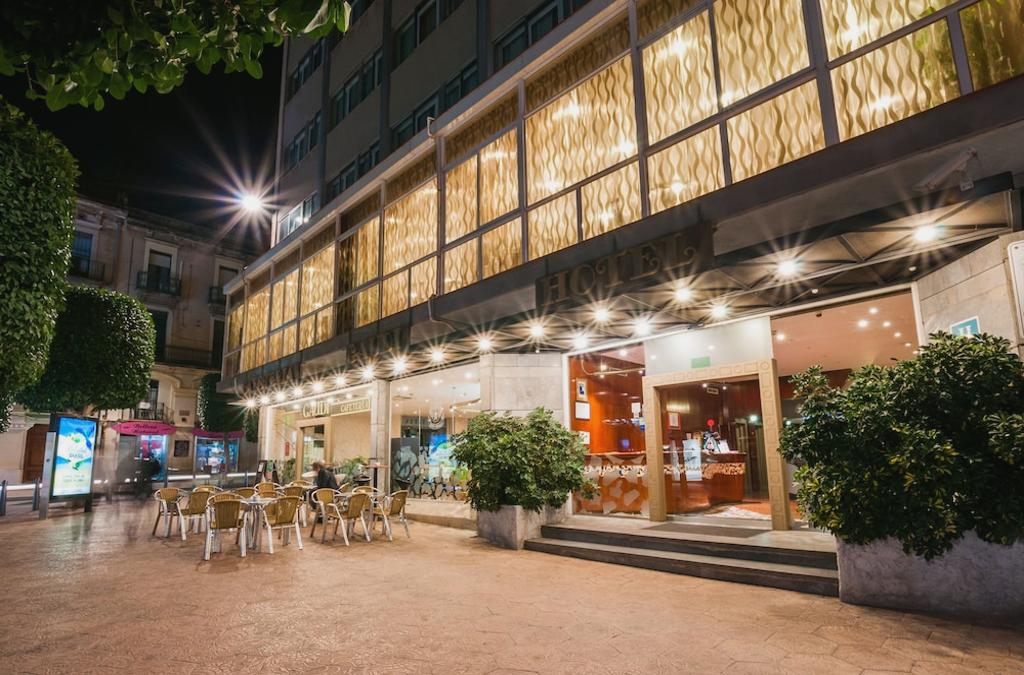 Semana Santa en Reus con posibilidad de Port Aventura y ferrari land - Hotel Gaudi