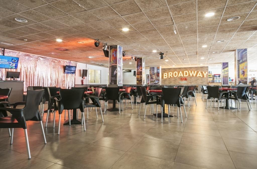 ¡Salou en apartamento renovado! Entradas a PortAventura World® incluidas - Apartamentos Inter 2
