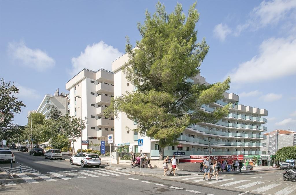 ¡Salou en apartamento renovado! Entradas a PortAventura World® incluidas - Apartamentos Inter 2