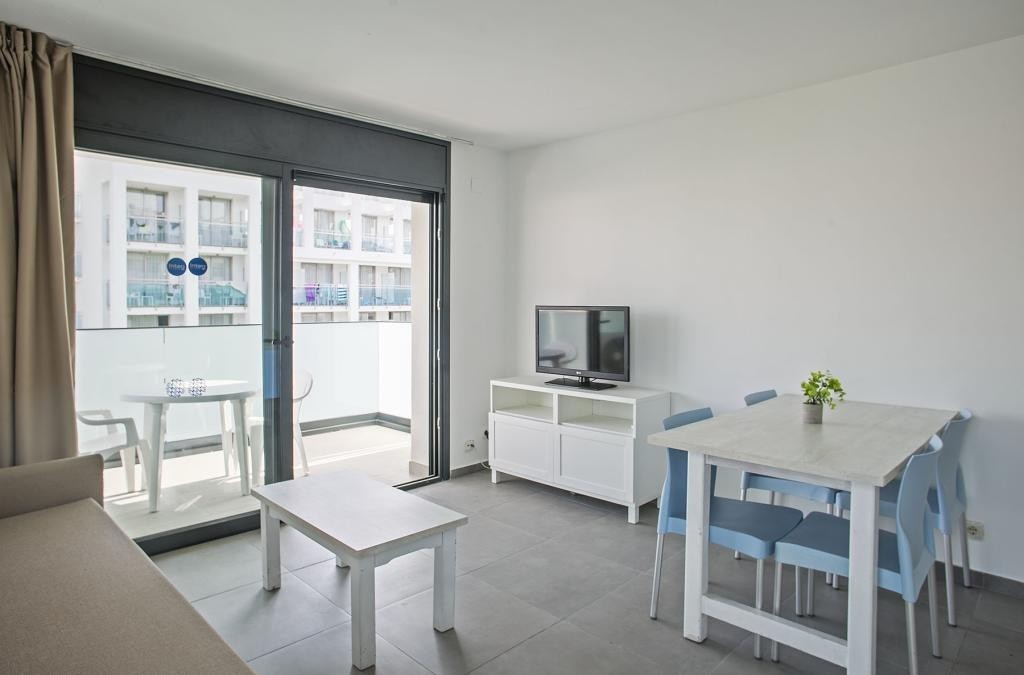 ¡Salou en apartamento renovado! Entradas a PortAventura World® incluidas - Apartamentos Inter 2