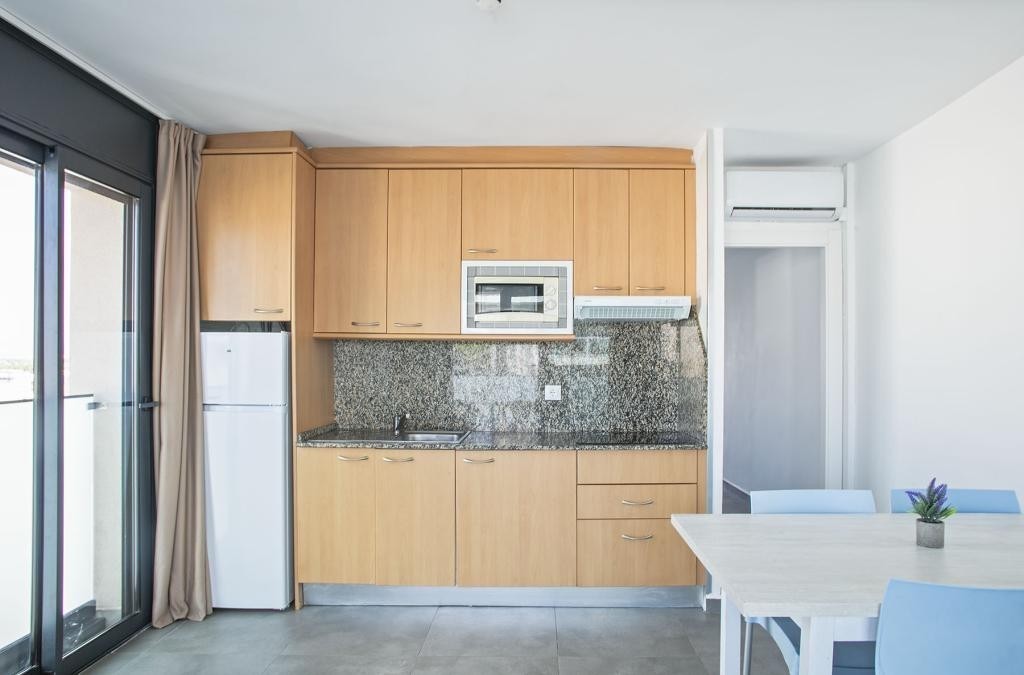 ¡Salou en apartamento renovado! Entradas a PortAventura World® incluidas - Apartamentos Inter 2
