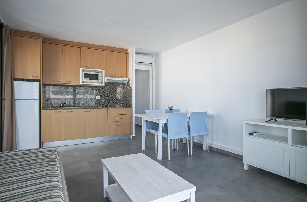 ¡Salou en apartamento renovado! Entradas a PortAventura World® incluidas - Apartamentos Inter 2