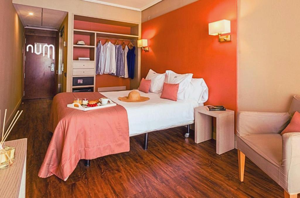 Num Hotel