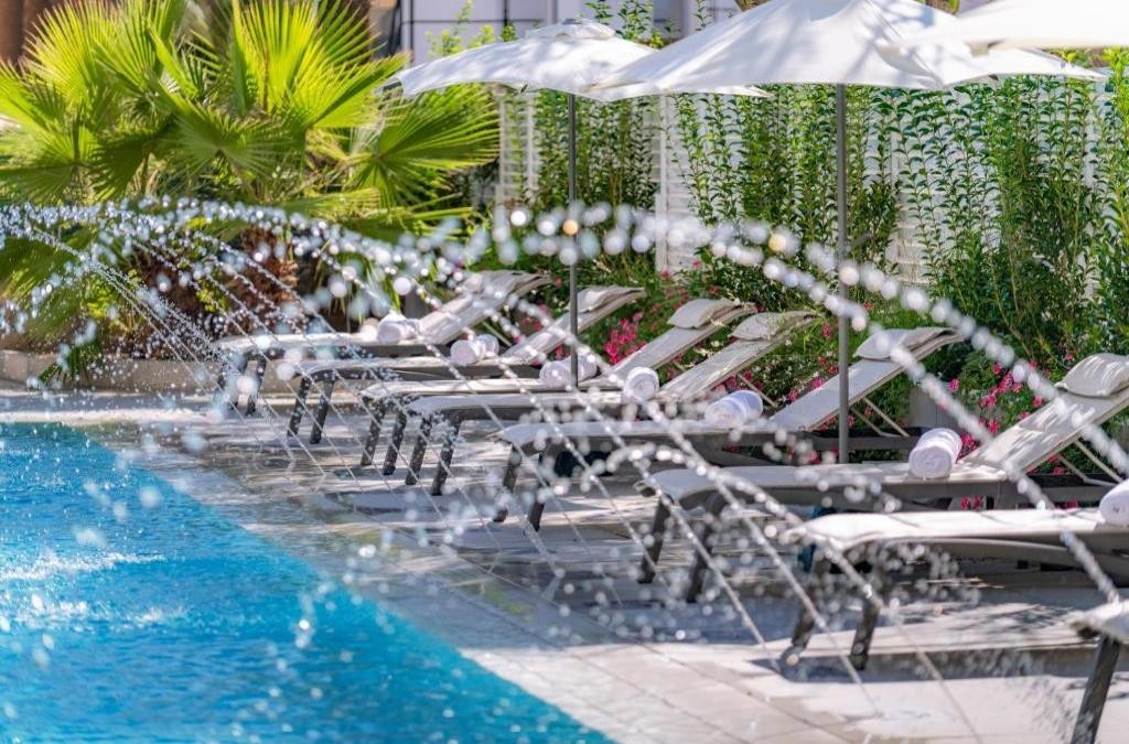 Vive el corazón de Salou: hotel con terraza panorámica y piscina para desconectar