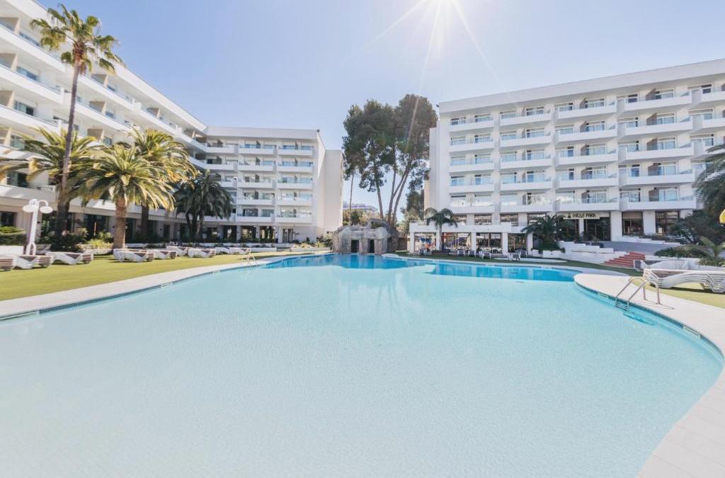 Especial para famílias! Hotel com tudo incluído e escorregas em Salou