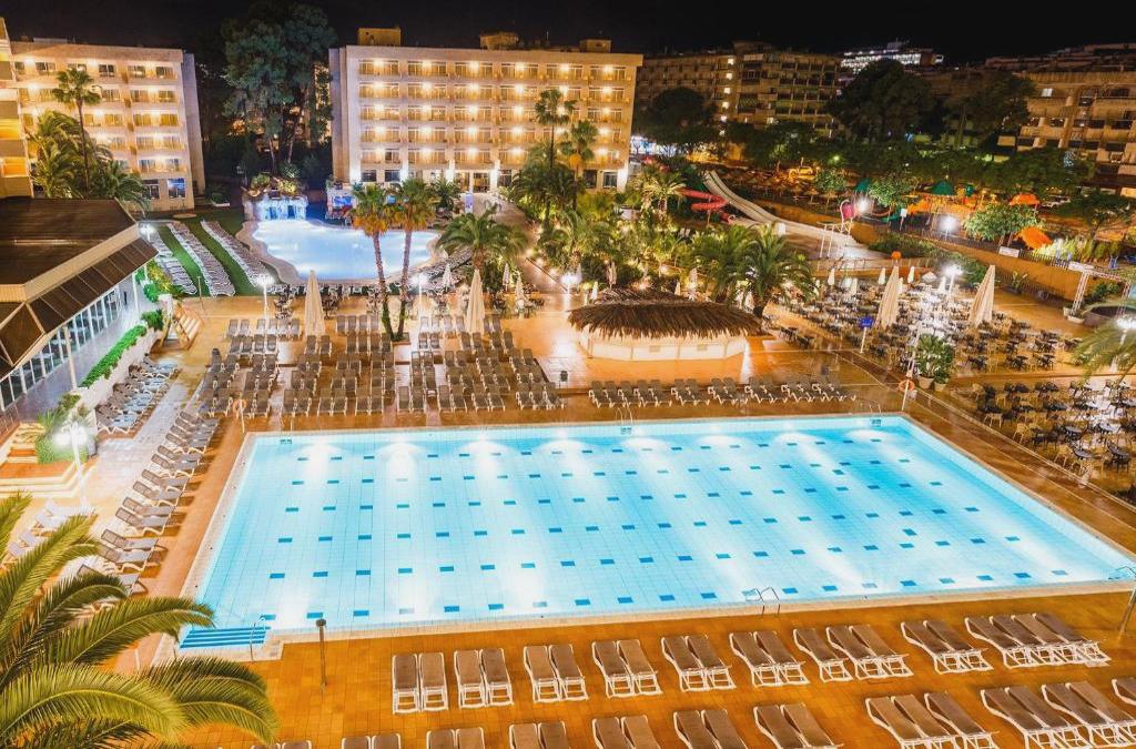 Especial para famílias! Hotel com tudo incluído e escorregas em Salou