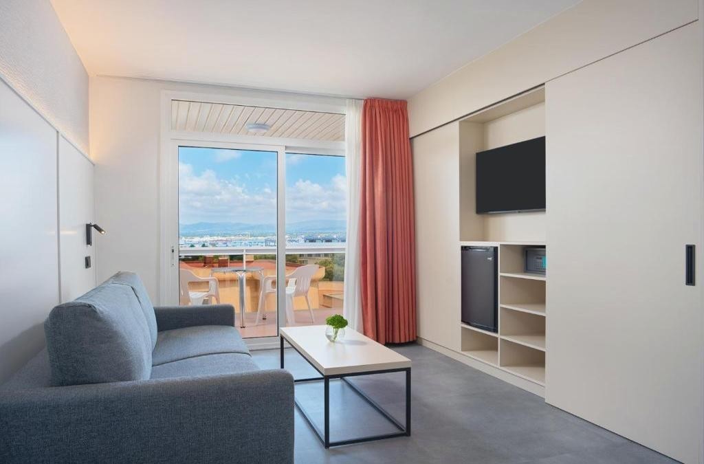 Alójate en un 4* en Salou y vive la emoción de PortAventura y Ferrari Land - Hotel y Aparthotel Ponient Marinada