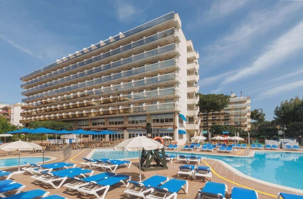Alójate en un 4* en Salou y vive la emoción de PortAventura y Ferrari Land - Hotel y Aparthotel Ponient Marinada