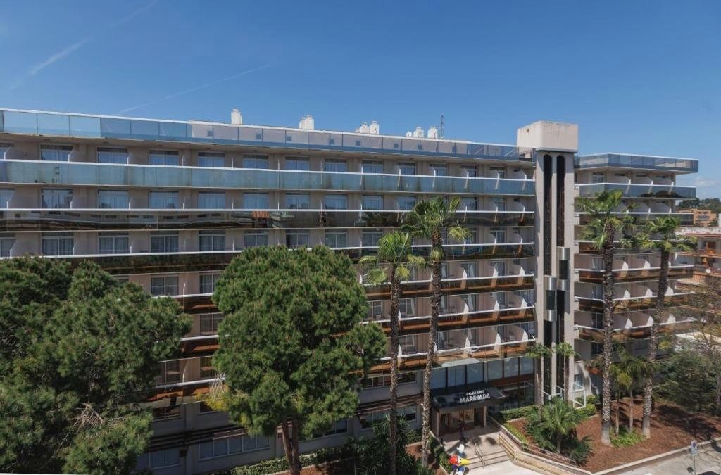 Alójate en un 4* en Salou y vive la emoción de PortAventura y Ferrari Land - Hotel y Aparthotel Ponient Marinada