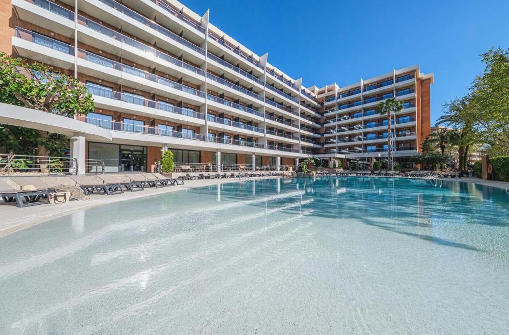 Golden beaches and family fun in Salou