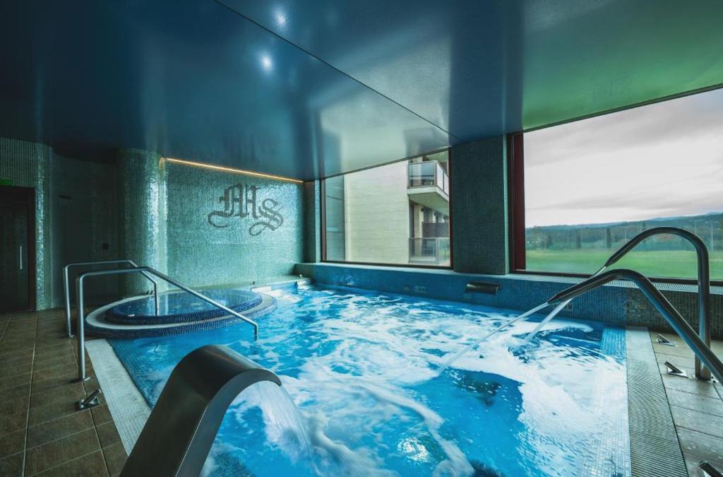 Naturaleza, calma y burbujas en Santa Coloma de Farners: hotel 4* con spa incluido - Hotel Mas Sola