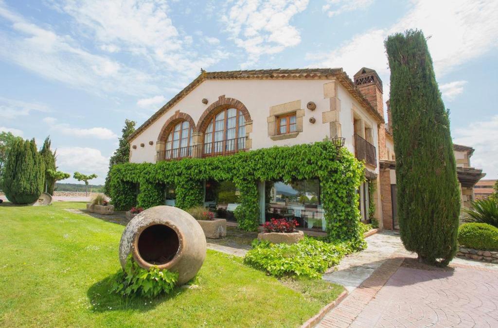 Naturaleza, calma y burbujas en Santa Coloma de Farners: hotel 4* con spa incluido - Hotel Mas Sola