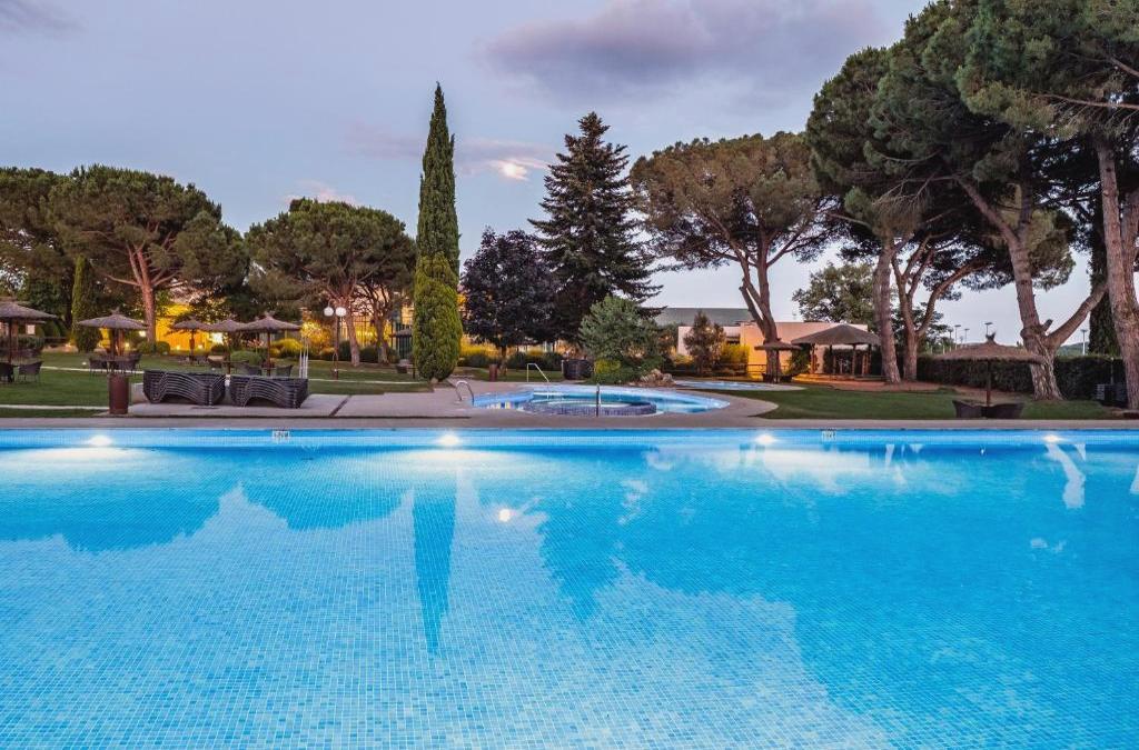 Naturaleza, calma y burbujas en Santa Coloma de Farners: hotel 4* con spa incluido - Hotel Mas Sola