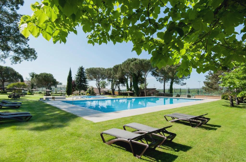 Naturaleza, calma y burbujas en Santa Coloma de Farners: hotel 4* con spa incluido - Hotel Mas Sola