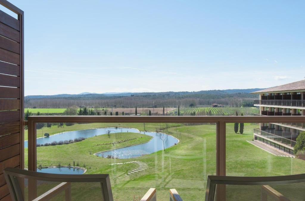 Naturaleza, calma y burbujas en Santa Coloma de Farners: hotel 4* con spa incluido - Hotel Mas Sola
