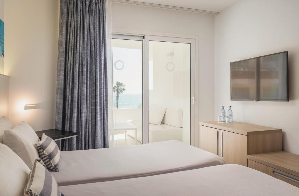 Adults Only: Hotel 4* en Santa Susana con Media Pensión