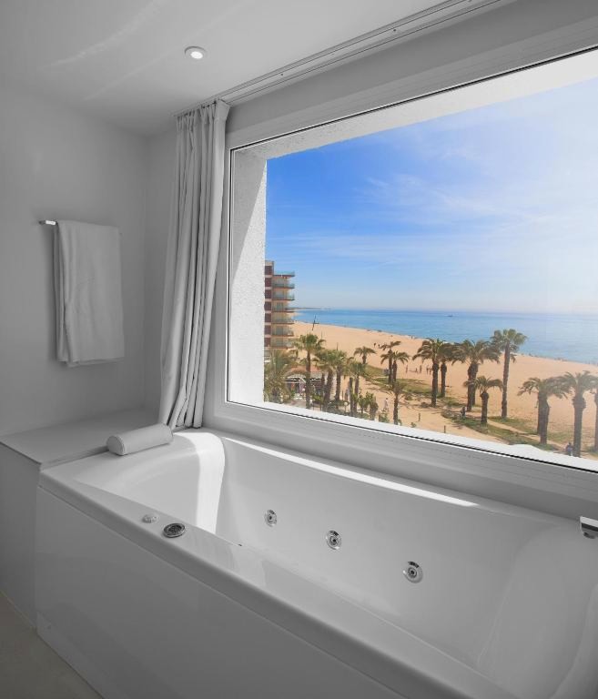 Adults Only: Hotel 4* en Santa Susana con Media Pensión - (ThePlace) Mar Mediterrania