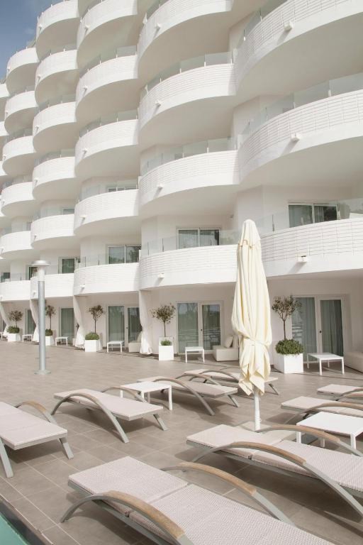 Adults Only: Hotel 4* en Santa Susana con Media Pensión - (ThePlace) Mar Mediterrania
