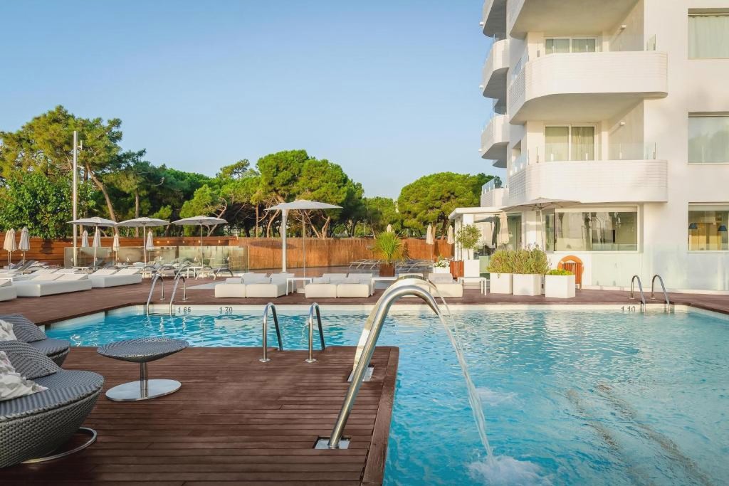 Adults Only: Hotel 4* en Santa Susana con Media Pensión