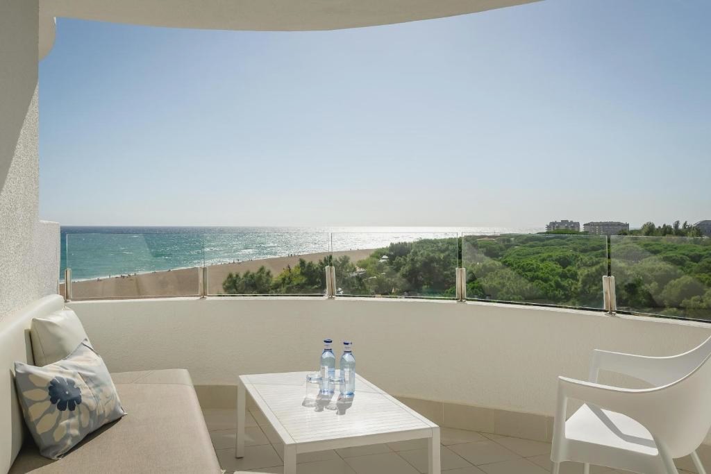 Adults Only: Hotel 4* en Santa Susana con Media Pensión