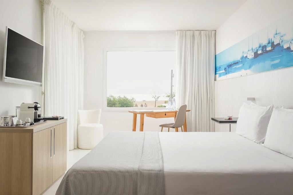Adults Only: Hotel 4* en Santa Susana con Media Pensión