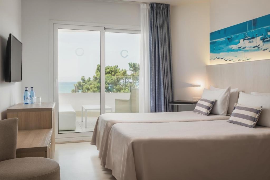 Adults Only: Hotel 4* en Santa Susana con Media Pensión