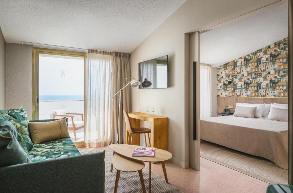 Alójate en un hotel 4* superior recién reformado en la Costa del Maresme - Hotel Alegria El Mar 4* SUP