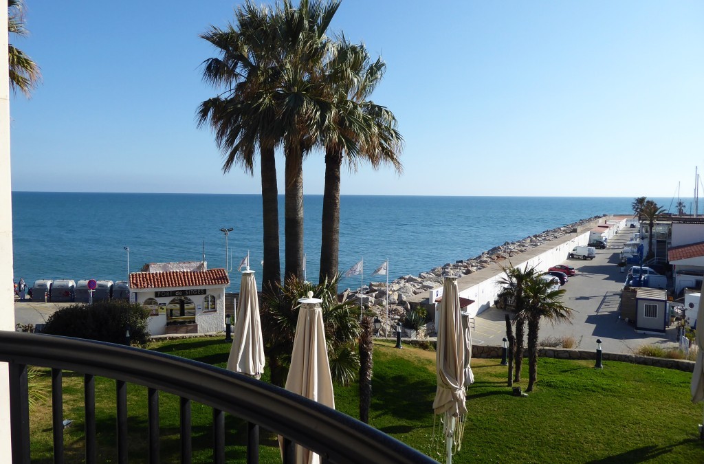 Deluxe-Auszeit mit Meerblick in stilvollem Sitges
