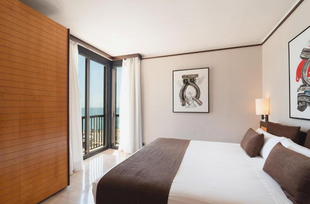 Sitges en hotel 4* y alojado en habitación deluxe - Estela Barcelona