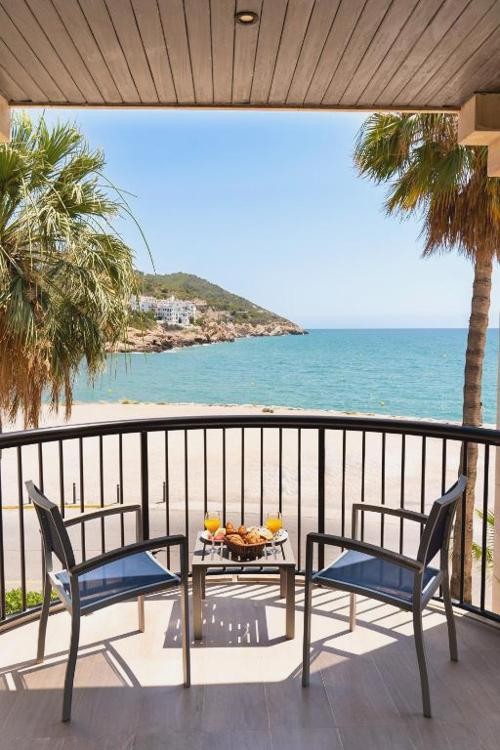 Sitges en hotel 4* y alojado en habitación deluxe - Estela Barcelona