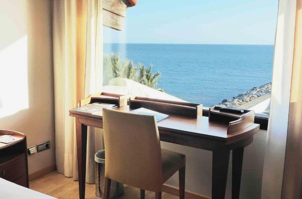 Sitges en hotel 4* y alojado en habitación deluxe - Estela Barcelona