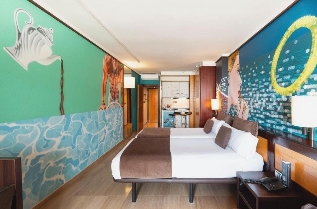 Sitges en hotel 4* y alojado en habitación deluxe - Estela Barcelona