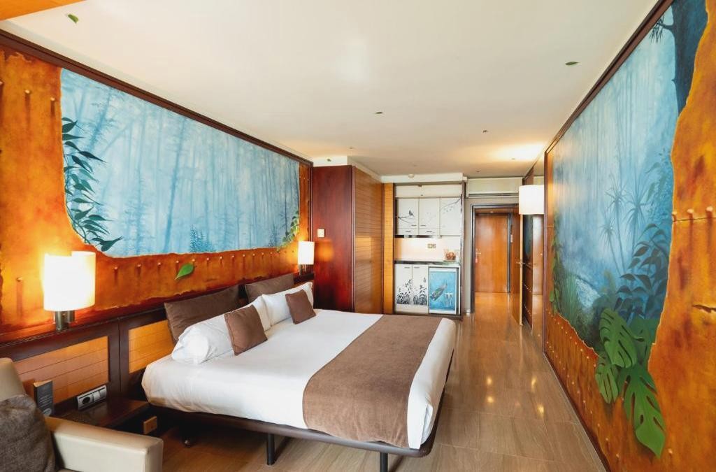 Sitges en hotel 4* y alojado en habitación deluxe - Estela Barcelona
