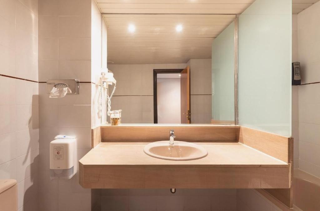 Sitges en hotel 4* y alojado en habitación deluxe - Estela Barcelona