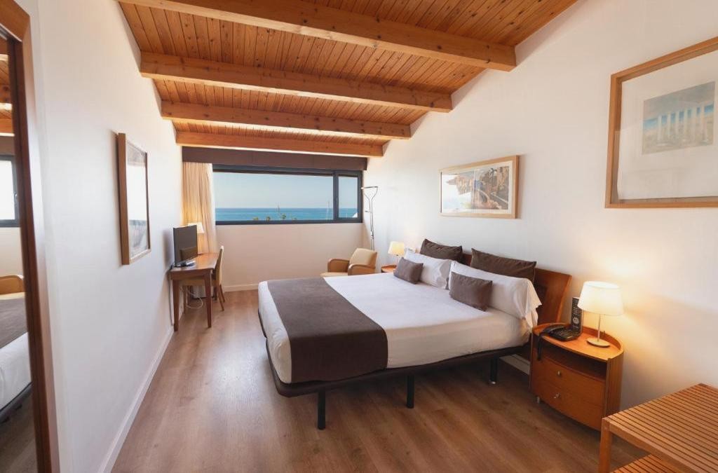 Sitges en hotel 4* y alojado en habitación deluxe - Estela Barcelona
