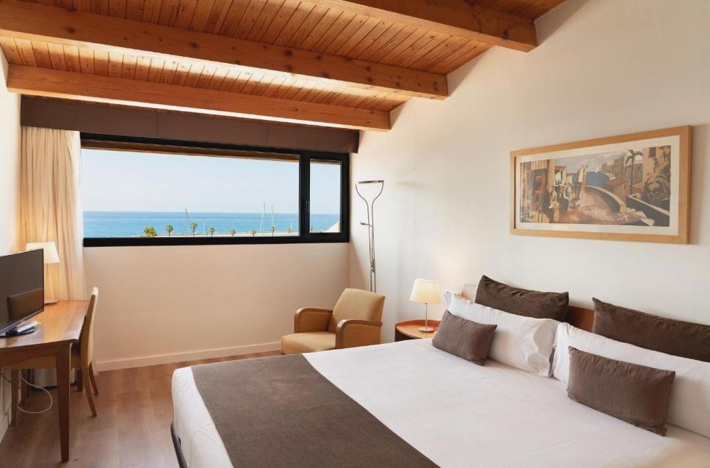 Sitges en hotel 4* y alojado en habitación deluxe - Estela Barcelona