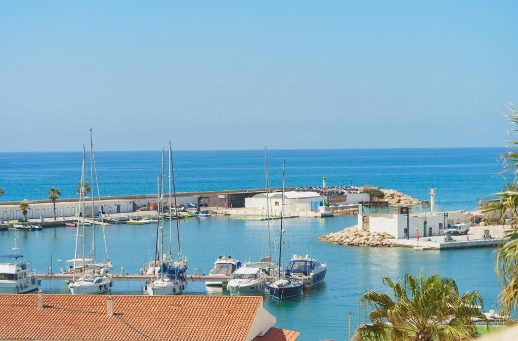 Sitges en hotel 4* y alojado en habitación deluxe - Estela Barcelona