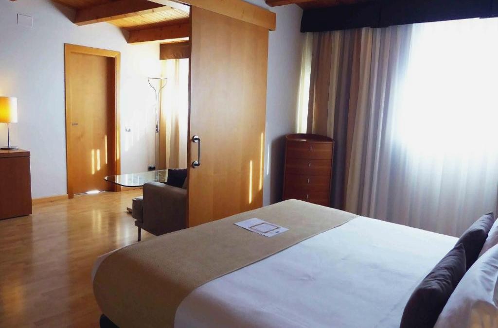 Sitges en hotel 4* y alojado en habitación deluxe - Estela Barcelona