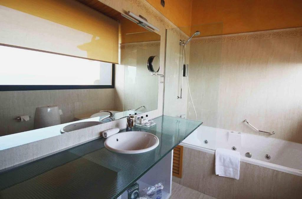 Sitges en hotel 4* y alojado en habitación deluxe - Estela Barcelona