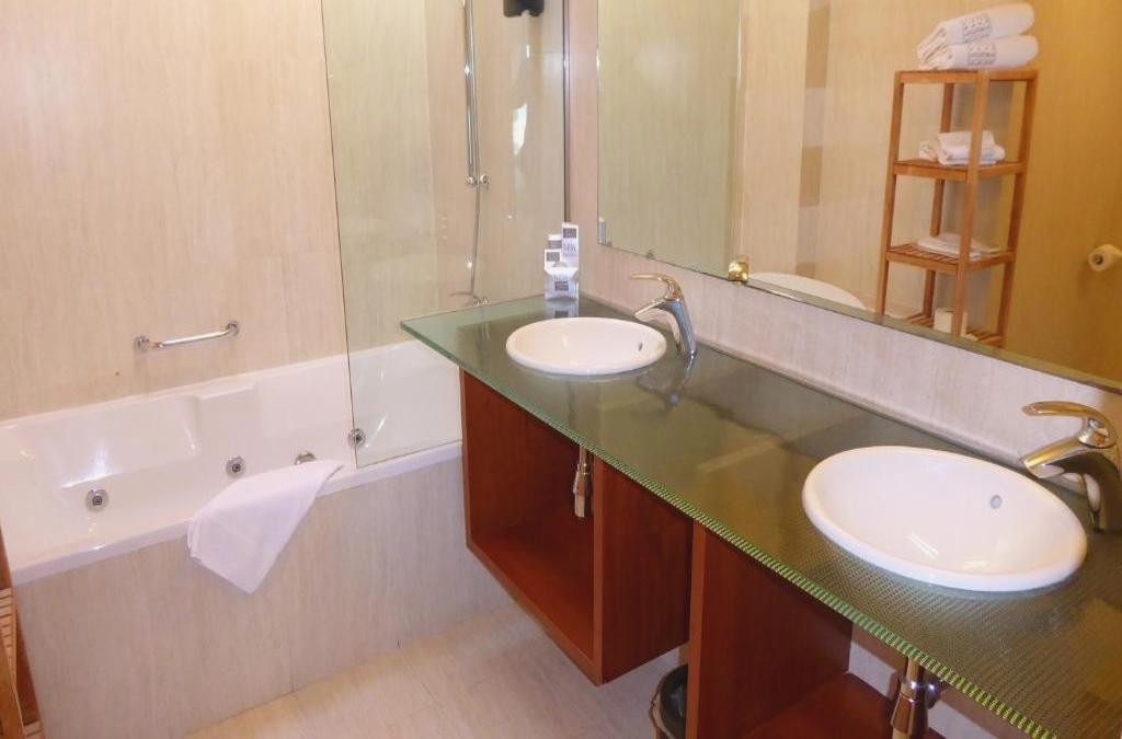 Sitges en hotel 4* y alojado en habitación deluxe - Estela Barcelona