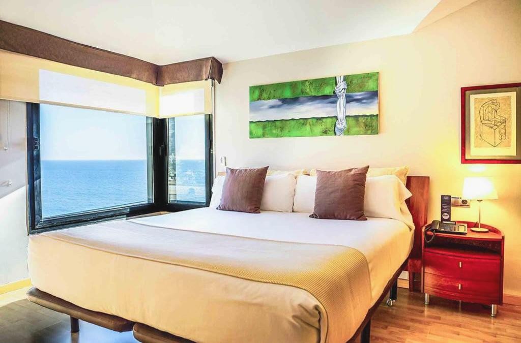 Sitges en hotel 4* y alojado en habitación deluxe - Estela Barcelona
