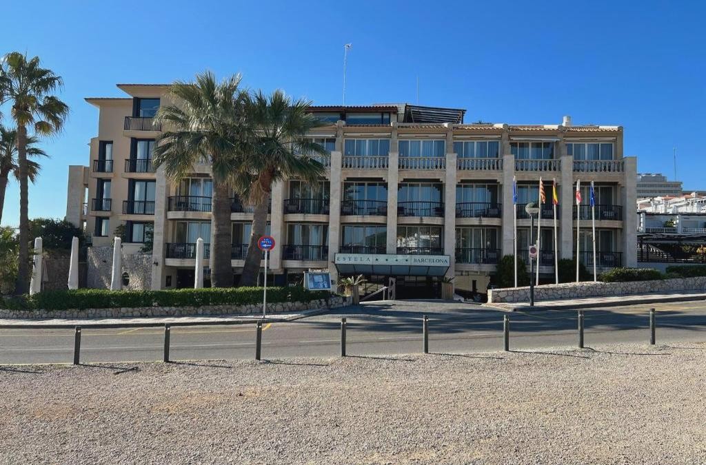 Sitges en hotel 4* y alojado en habitación deluxe - Estela Barcelona