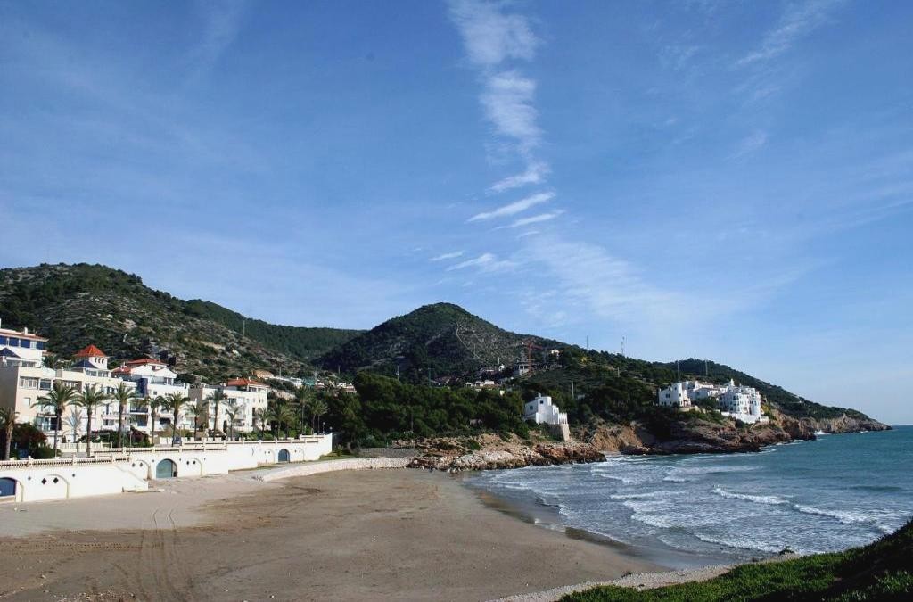 Sitges en hotel 4* y alojado en habitación deluxe - Estela Barcelona