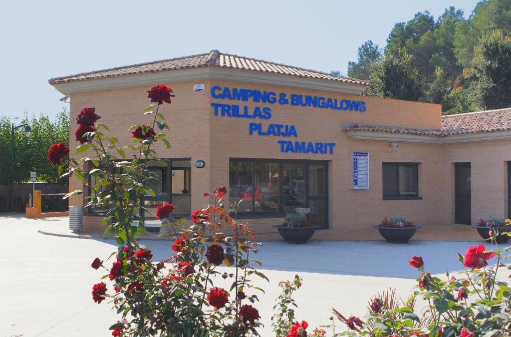 Disfruta de tu bungalow en Tamarit con acceso al spa incluido