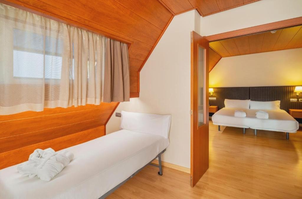 ¡Escapada relajante con hotel 4* y SPA! - Iberik Rocallaura Balneari