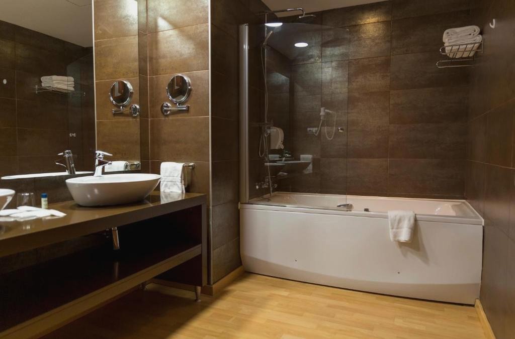 ¡Escapada relajante con hotel 4* y SPA! - Iberik Rocallaura Balneari