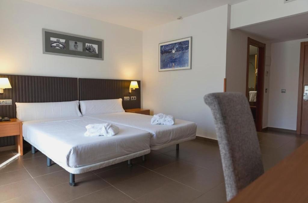 ¡Escapada relajante con hotel 4* y SPA! - Iberik Rocallaura Balneari