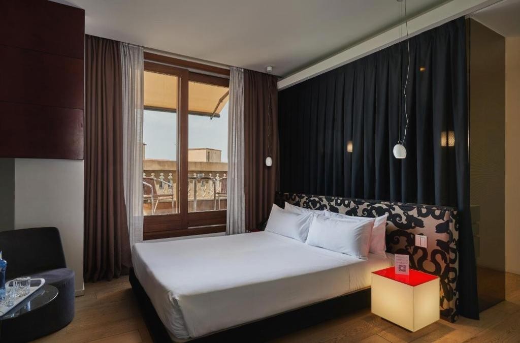 Experiencia Deluxe: Un viaje al corazón del Penedés en hotel 4*