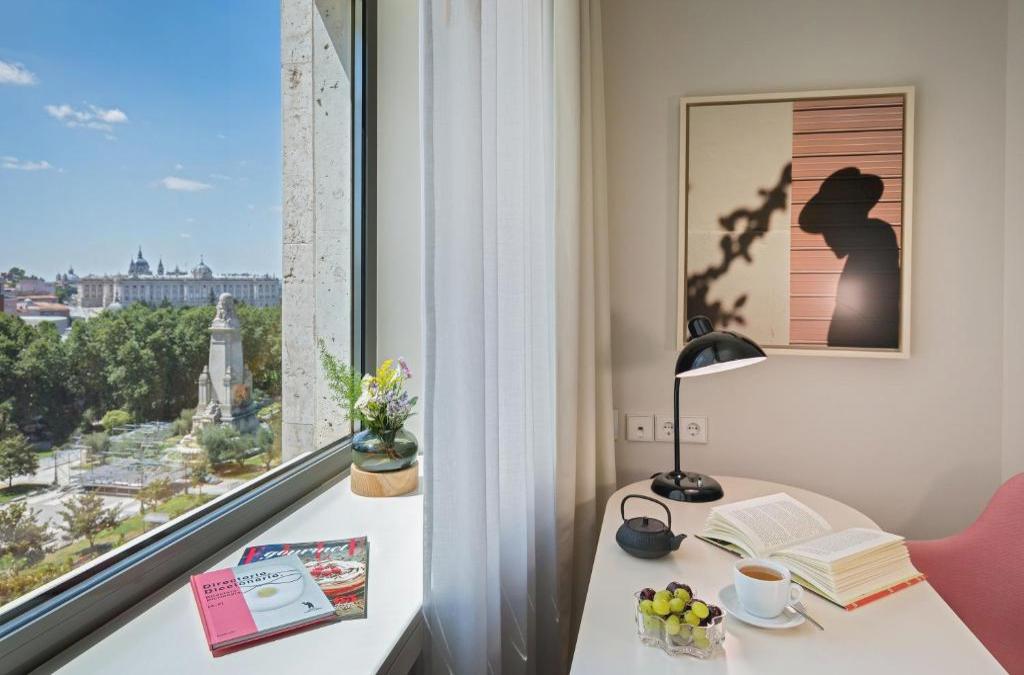 Lujo en hotel 5* en pleno centro de Madrid con desayunos - Barceló Torre de Madrid